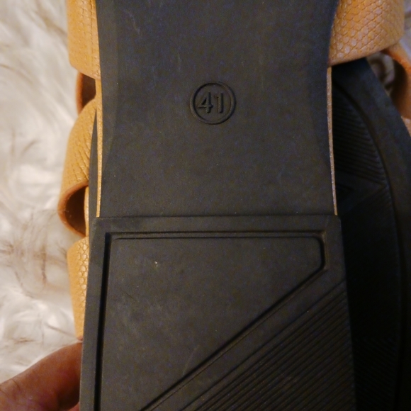 Nwot Vegan Leather Slides sz 8.5 - Picture 9 of 9